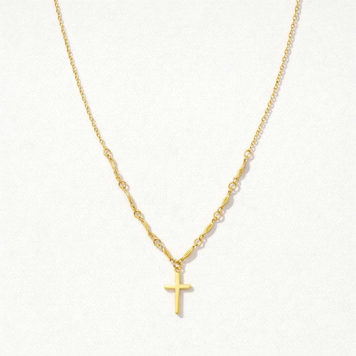 Feine Kreuz Halskette mit Detaillierter Kette