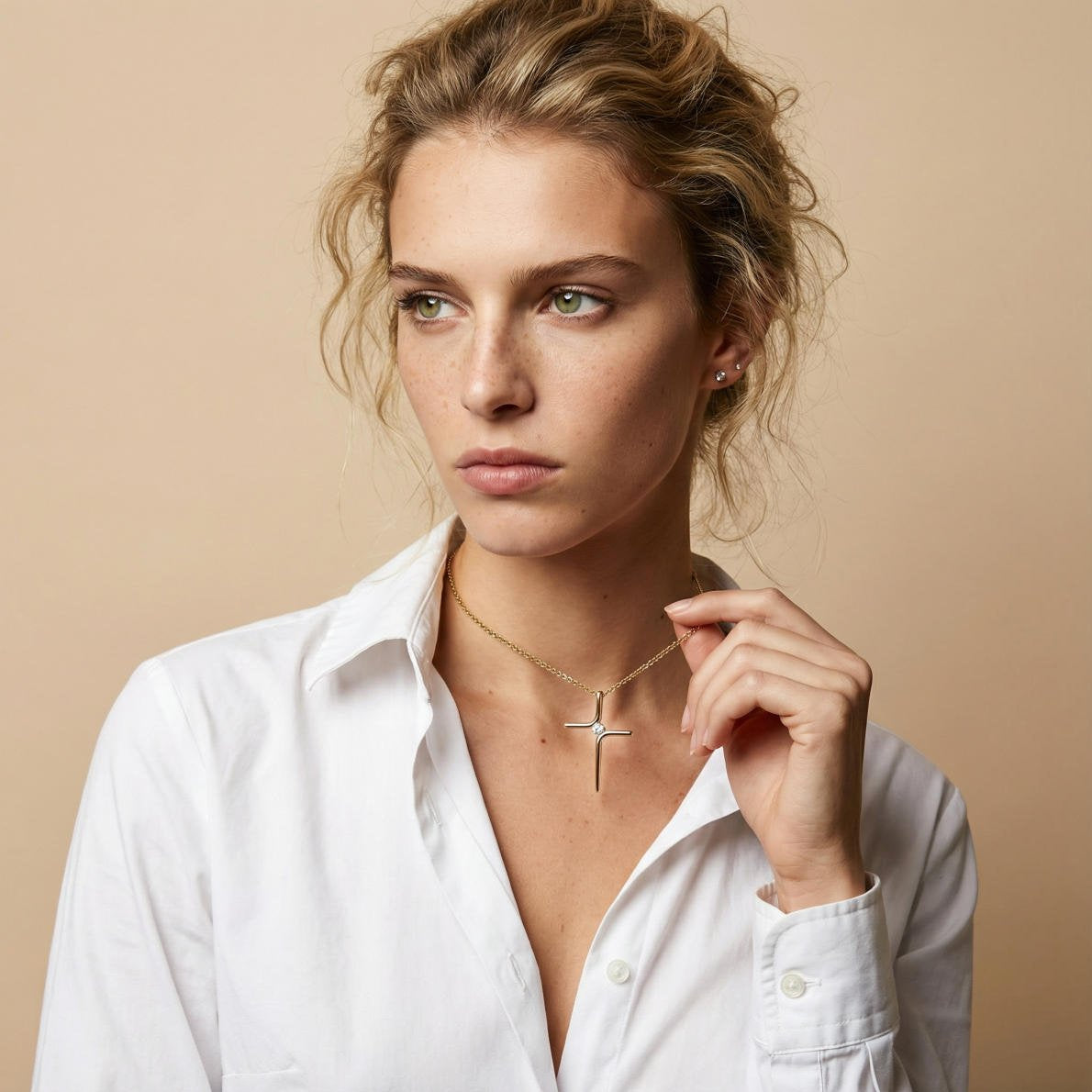 Moderne Kreuz Halskette mit Zentralschliff