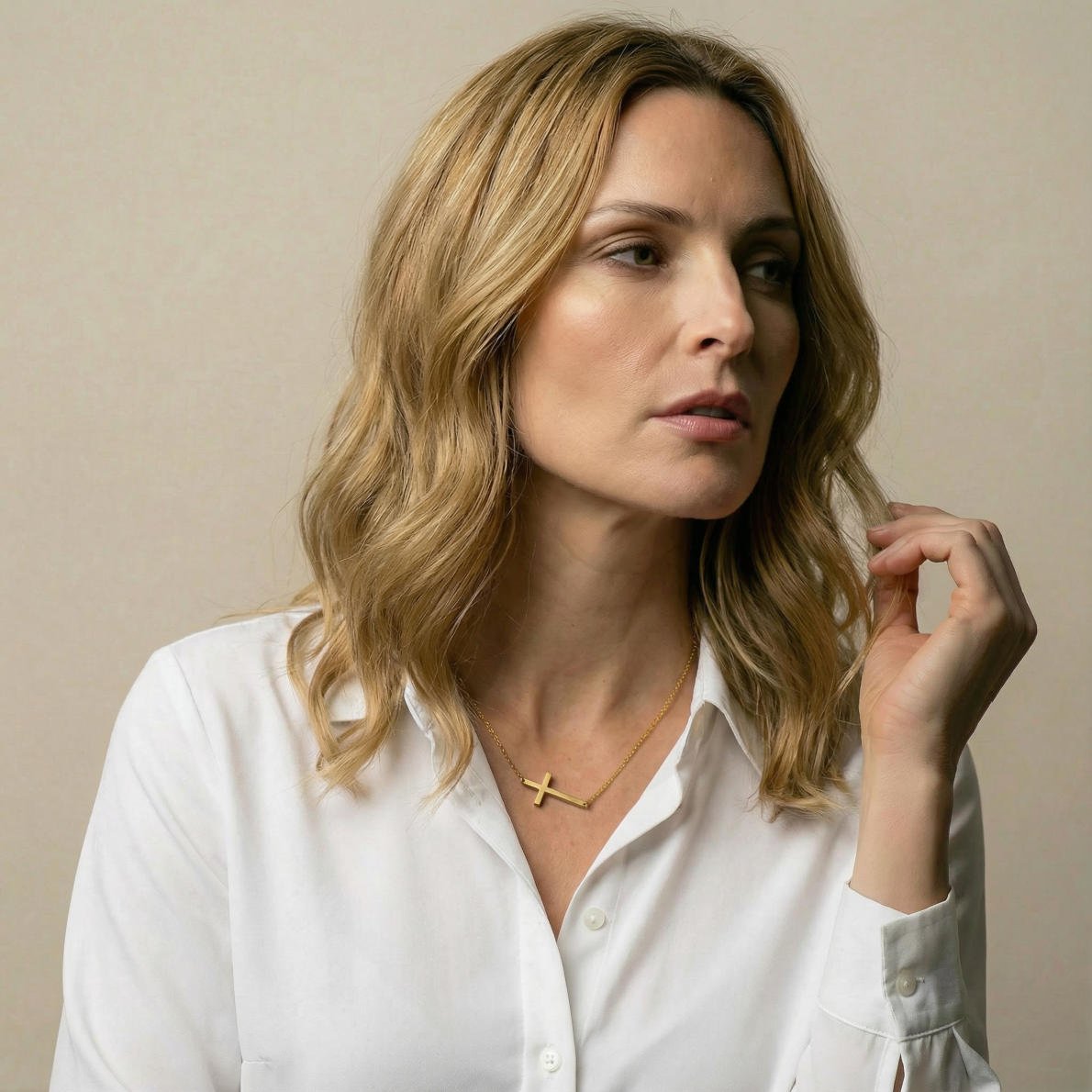 Halskette mit Feinem Integriertem Kreuz