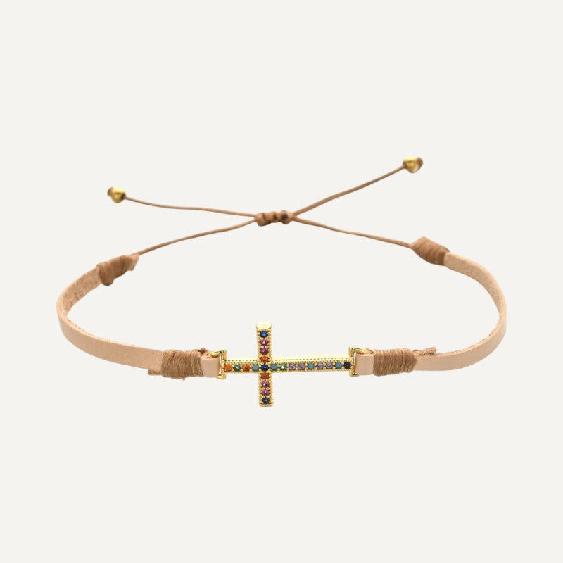 Armband mit Kreuzanhänger und funkelndem Kristalldekor