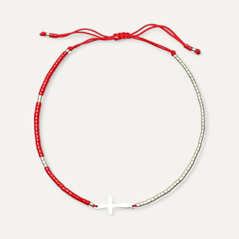 Perlenarmband mit silbernem Kreuzanhänger