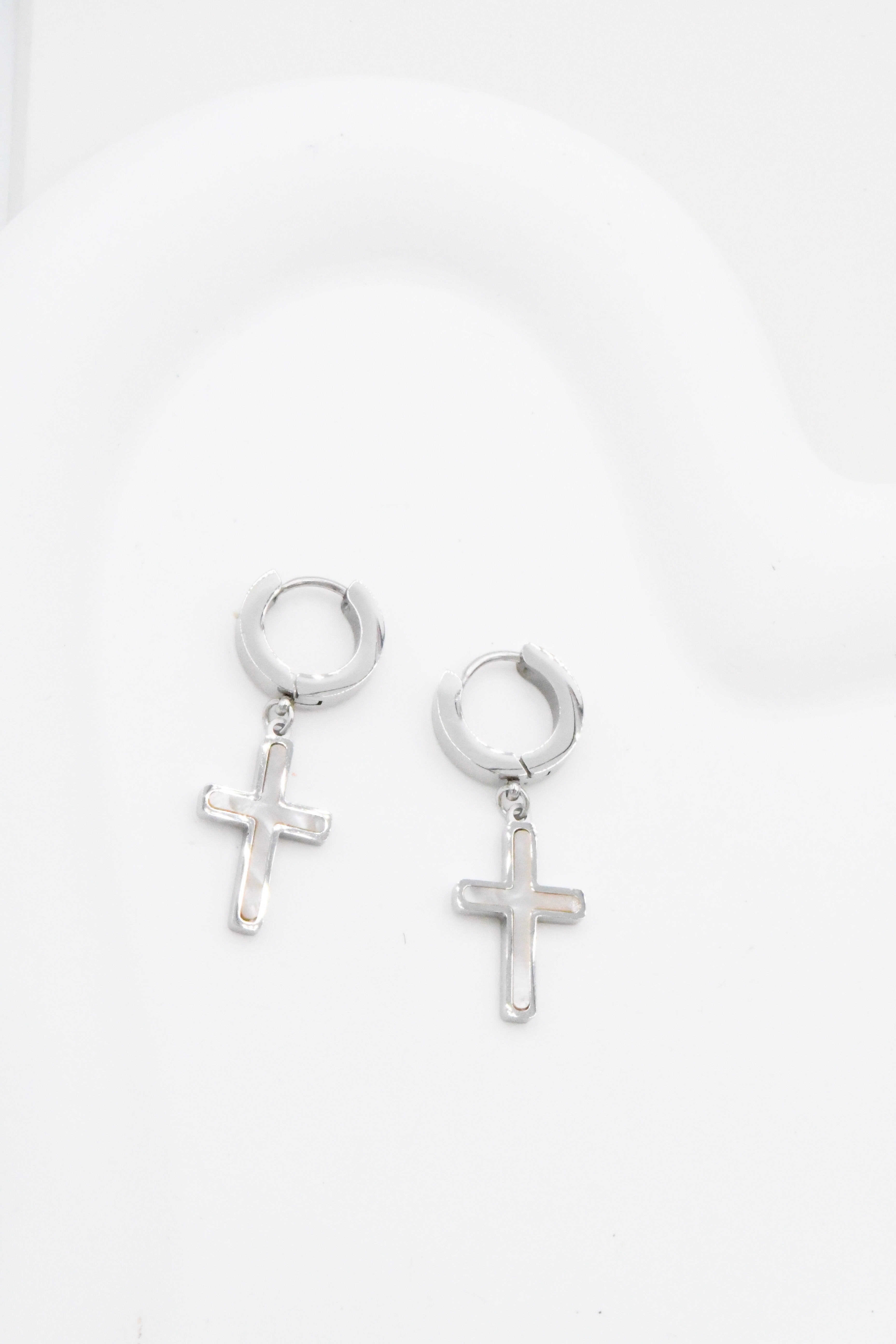 Kreuz-Ohrringe – Eleganz