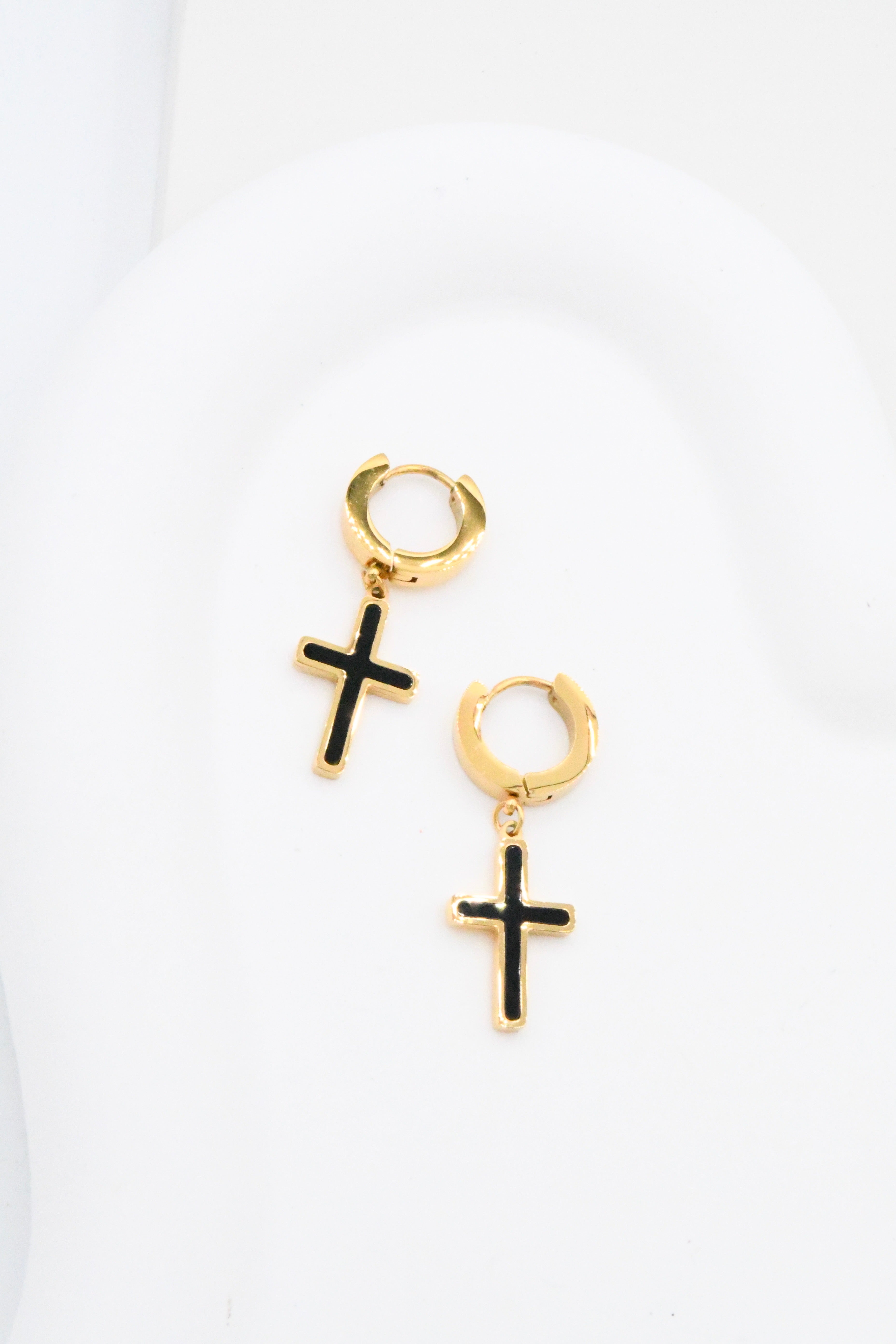 Kreuz-Ohrringe – Eleganz