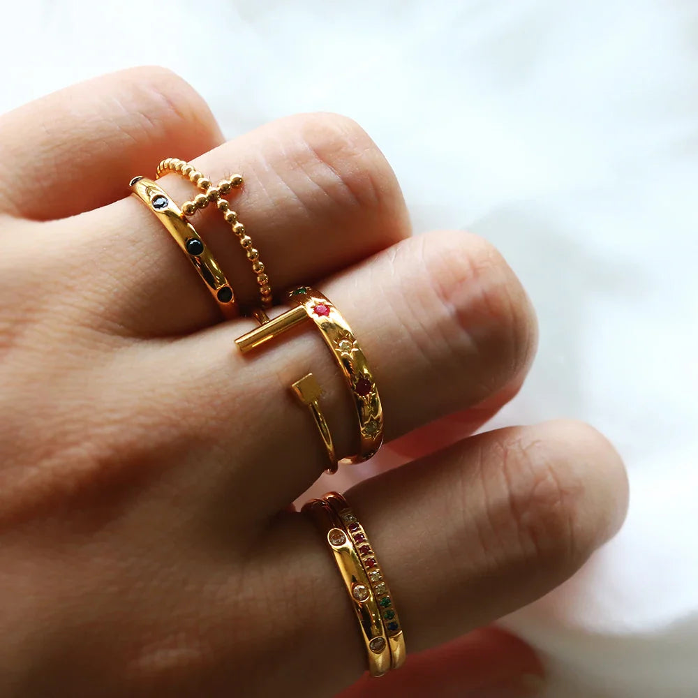 Minimalistischer Kreuzring