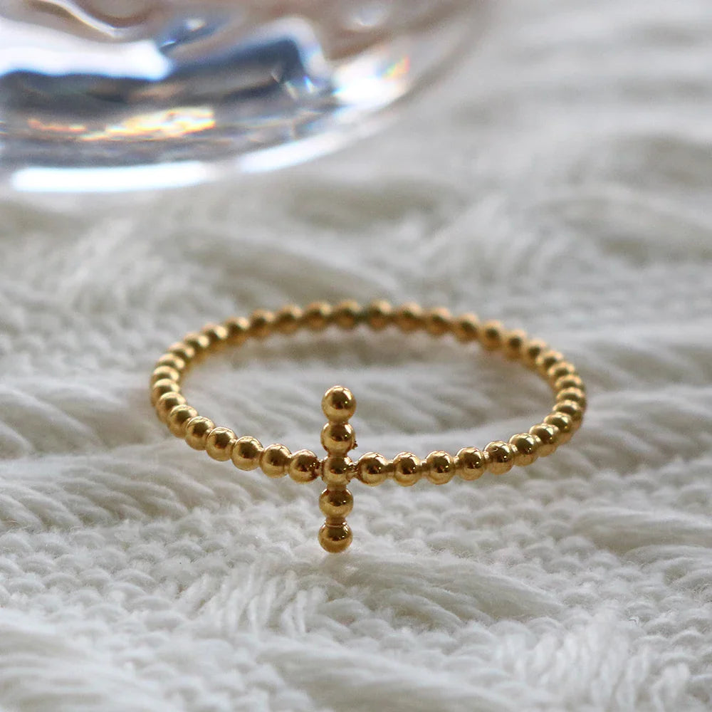 Minimalistischer Kreuzring