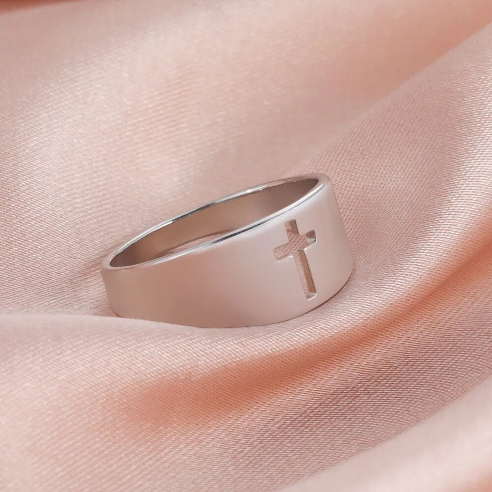 Gravierter Kreuzring