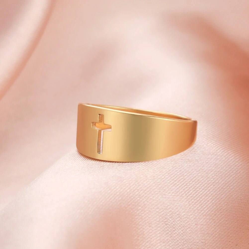 Gravierter Kreuzring