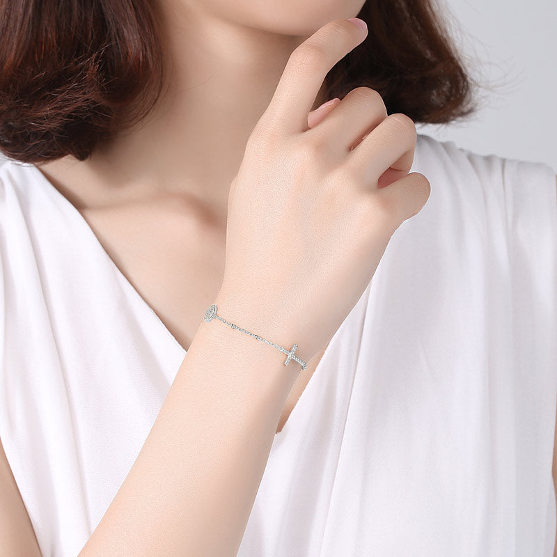 Minimalistisches Kreuzarmband mit Perlen