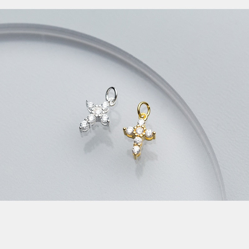 Kreuzanhänger mit Diamant