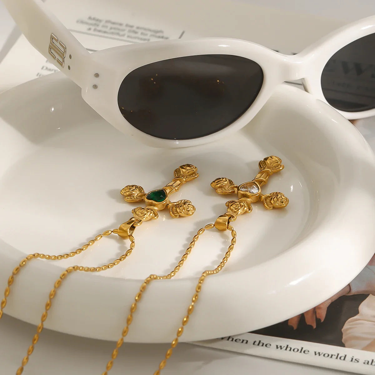 Kreuzkette mit Rose und Herz