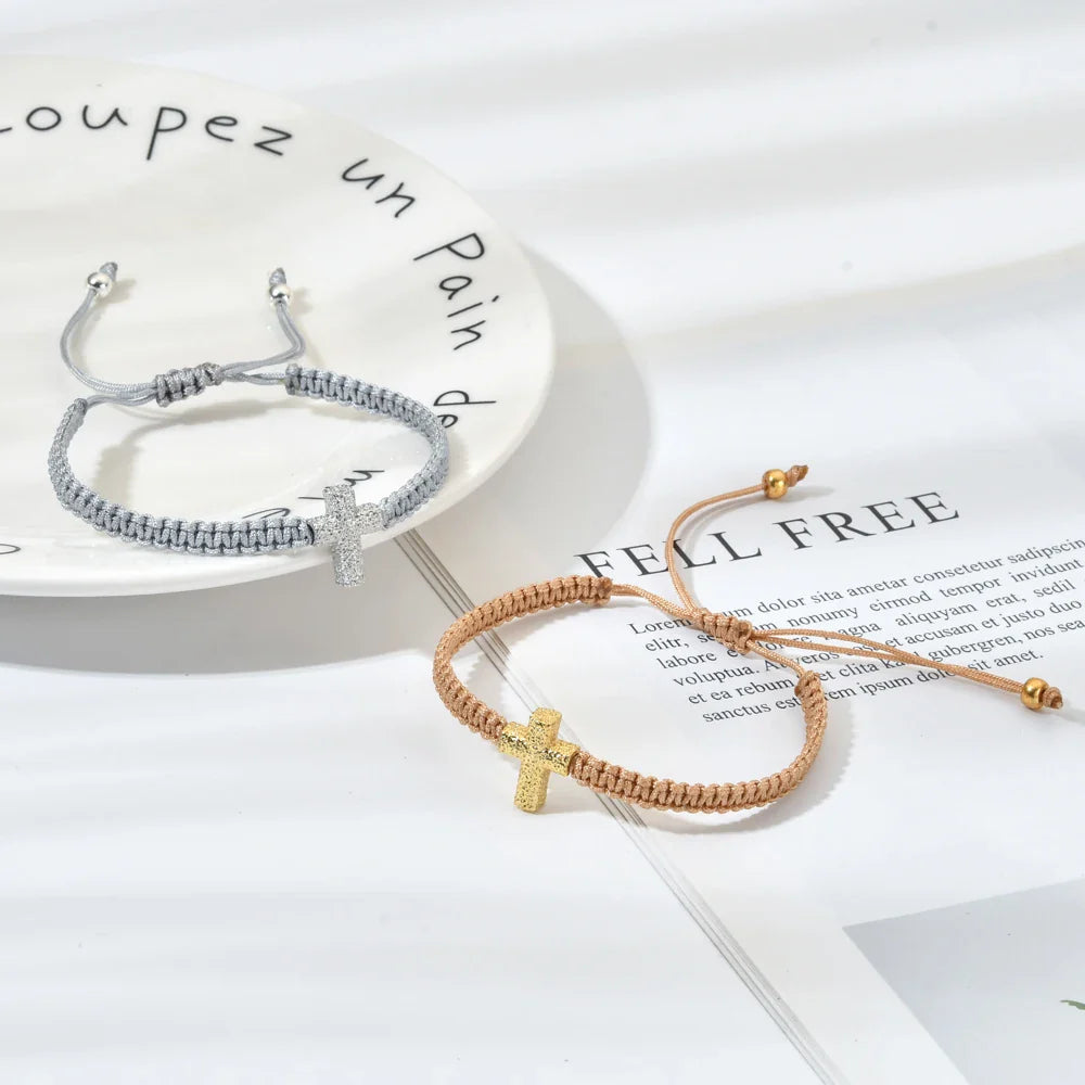 Verstellbares Geflochtenes Armband mit Kreuzanhängern