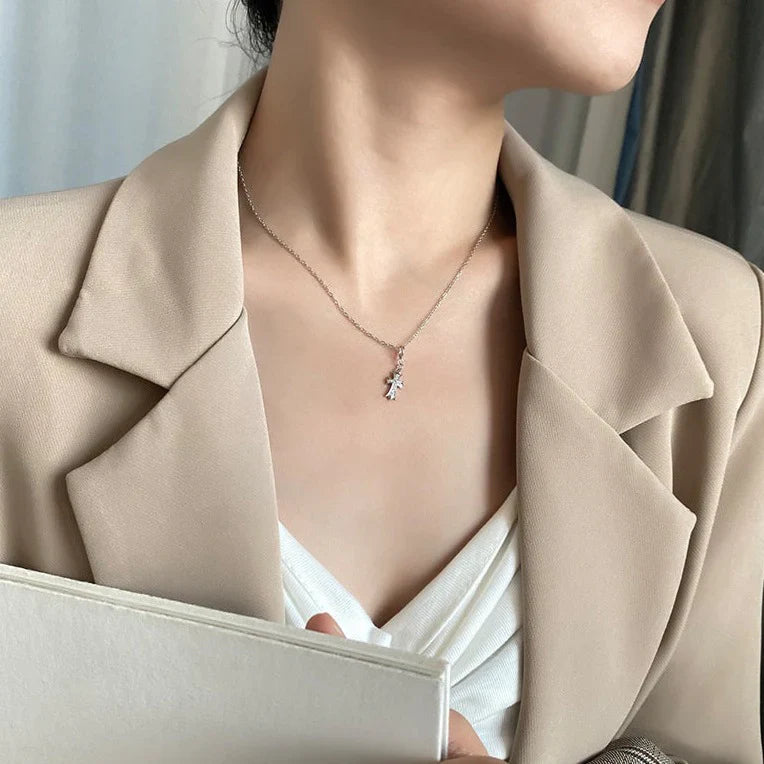 Funkelnder Kreuzanhänger