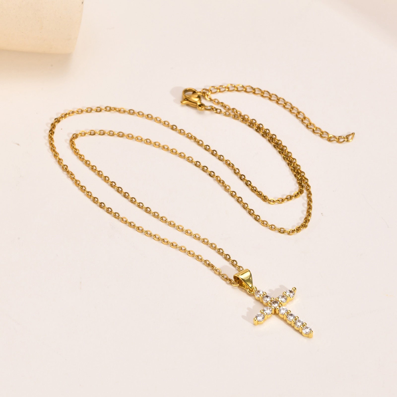 Kreuz-Halskette mit Einfachem Kristall