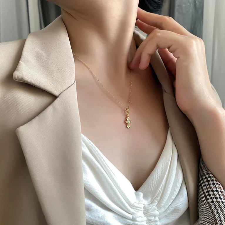 Funkelnder Kreuzanhänger