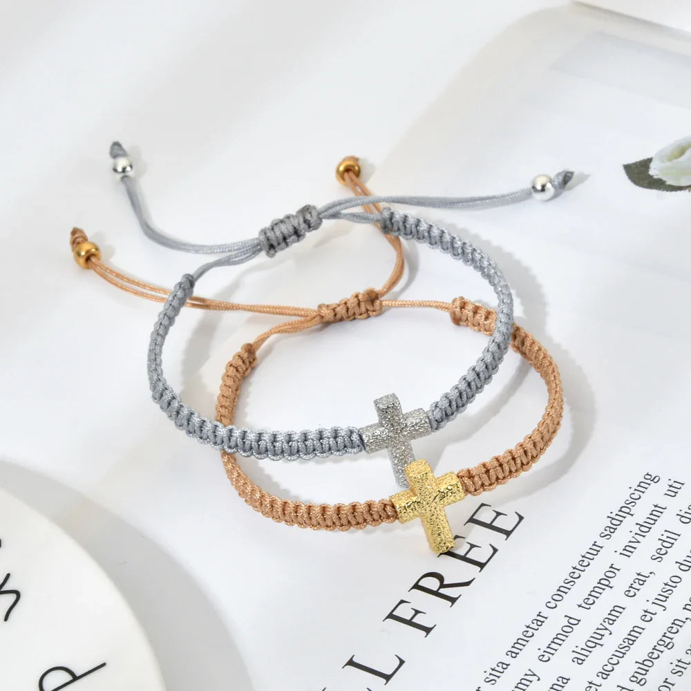Verstellbares Geflochtenes Armband mit Kreuzanhängern