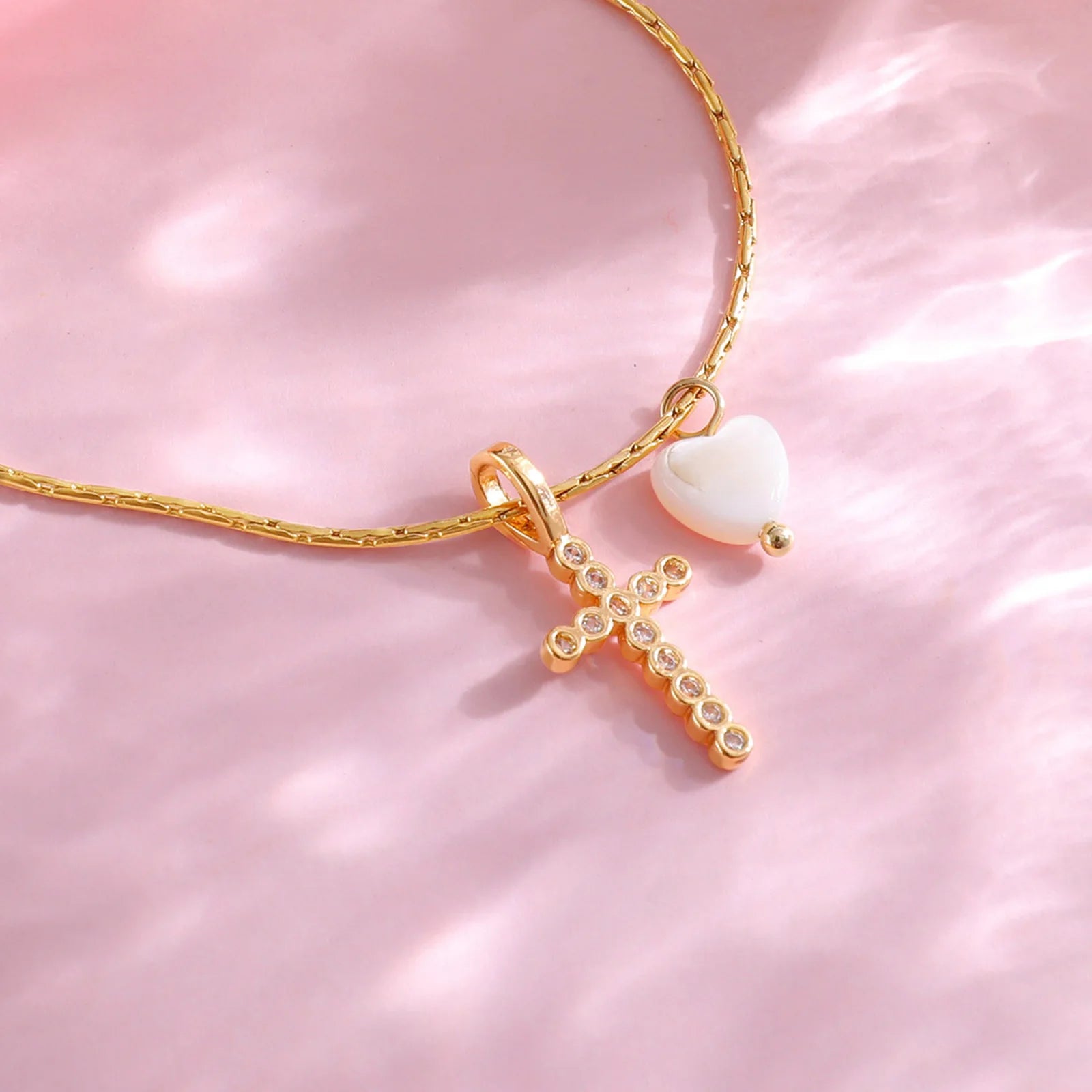 Kreuz Halskette mit Herz Anhänger