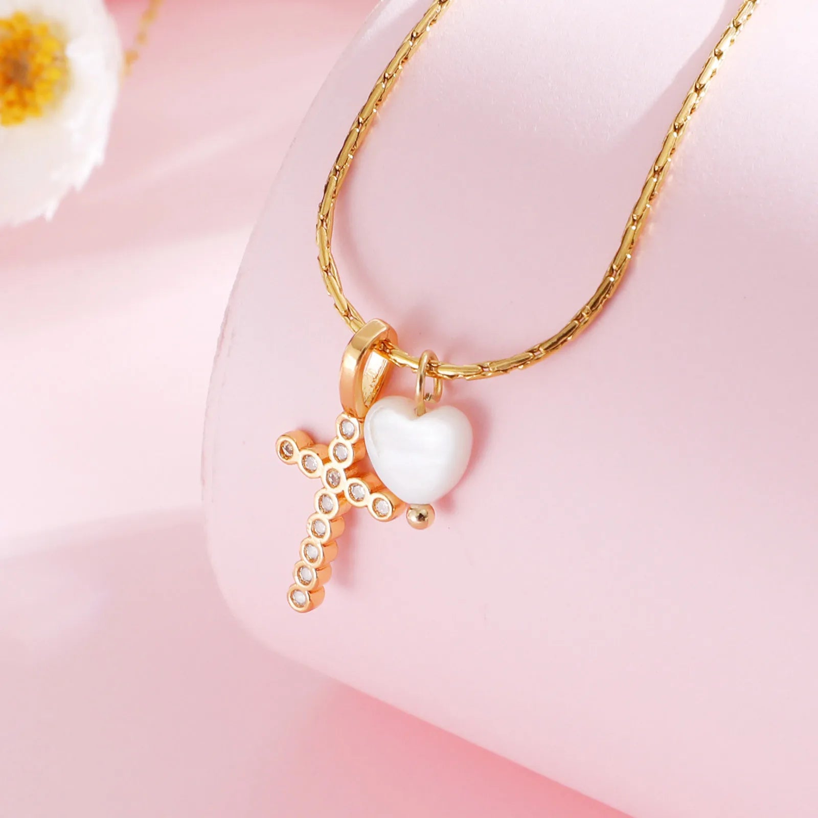 Kreuz Halskette mit Herz Anhänger