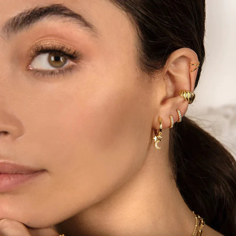 Kreuz-Creolen mit Mond & Stern