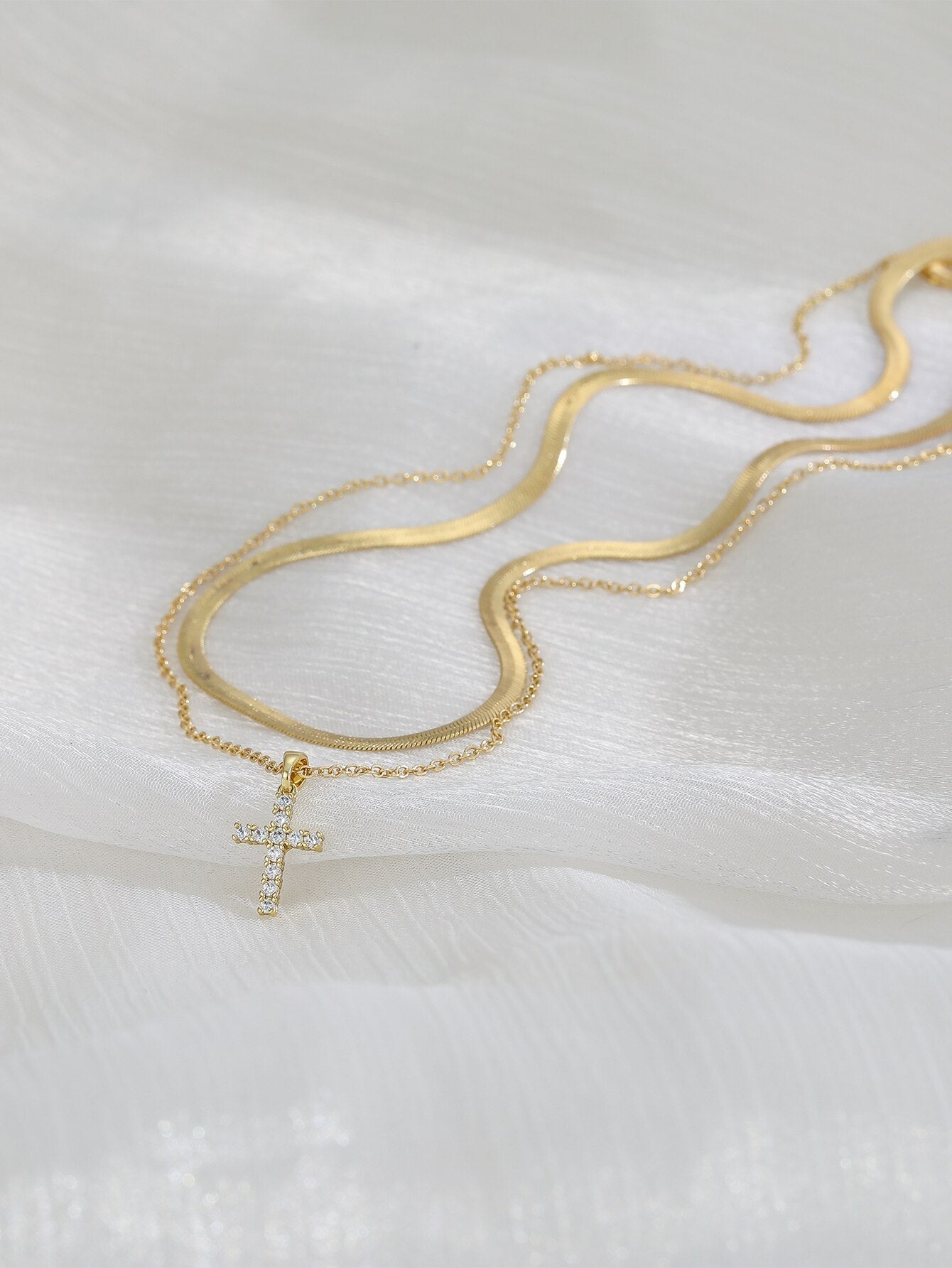 Kreuz-Halskette mit Doppelter Kette