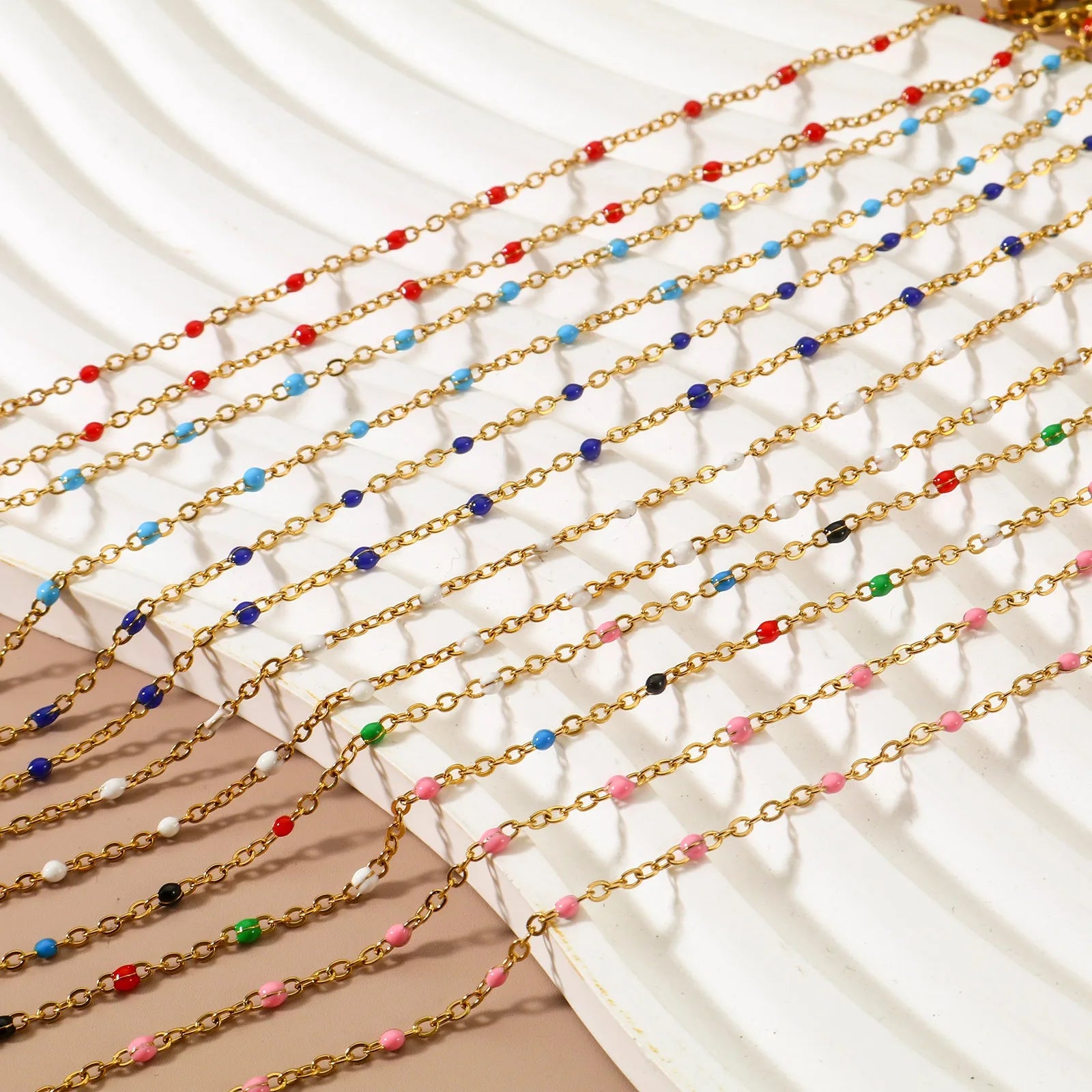 Religiöse Halskette mit Kreuzanhänger der Jungfrau Maria