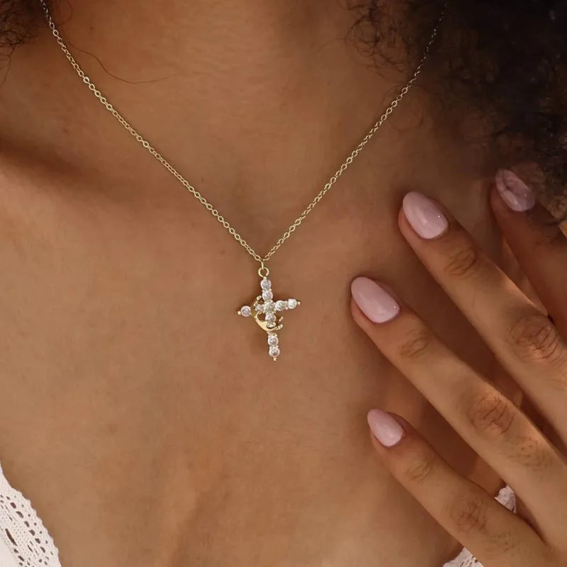 Kreuzkette Gekrönt - Strahlender Glaube & königliche Eleganz