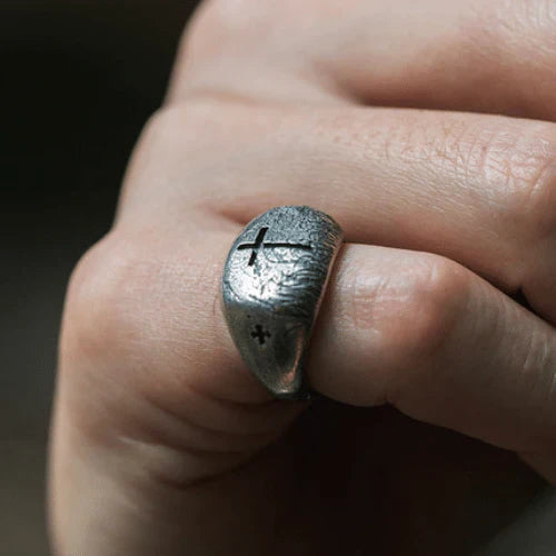 Kreuzring im antiken Stil