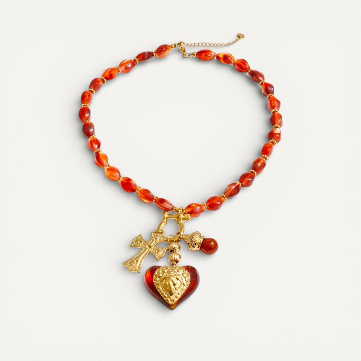 Halskette mit roten Perlen Kreuz und Herz