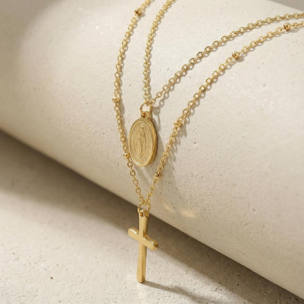 Mehrreihige Halskette mit Kreuz und Wundertätiger Medaille