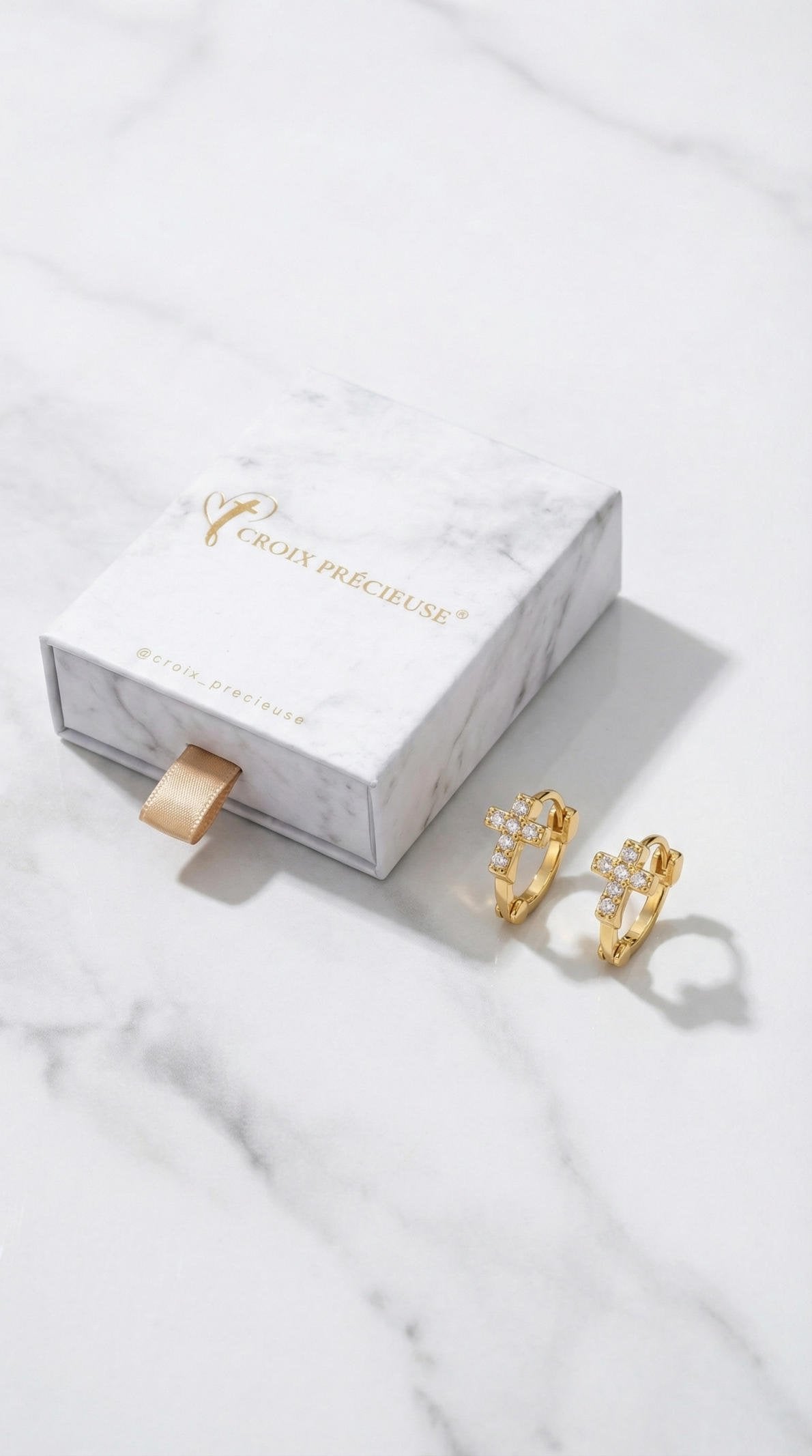 Mini Creolen mit Pavé-Kreuz