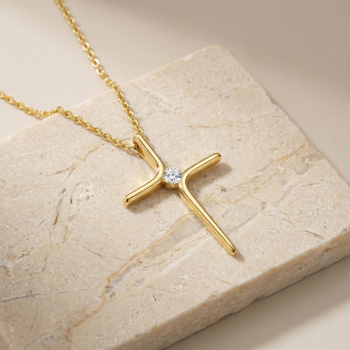 Moderne Kreuz Halskette mit Zentralschliff