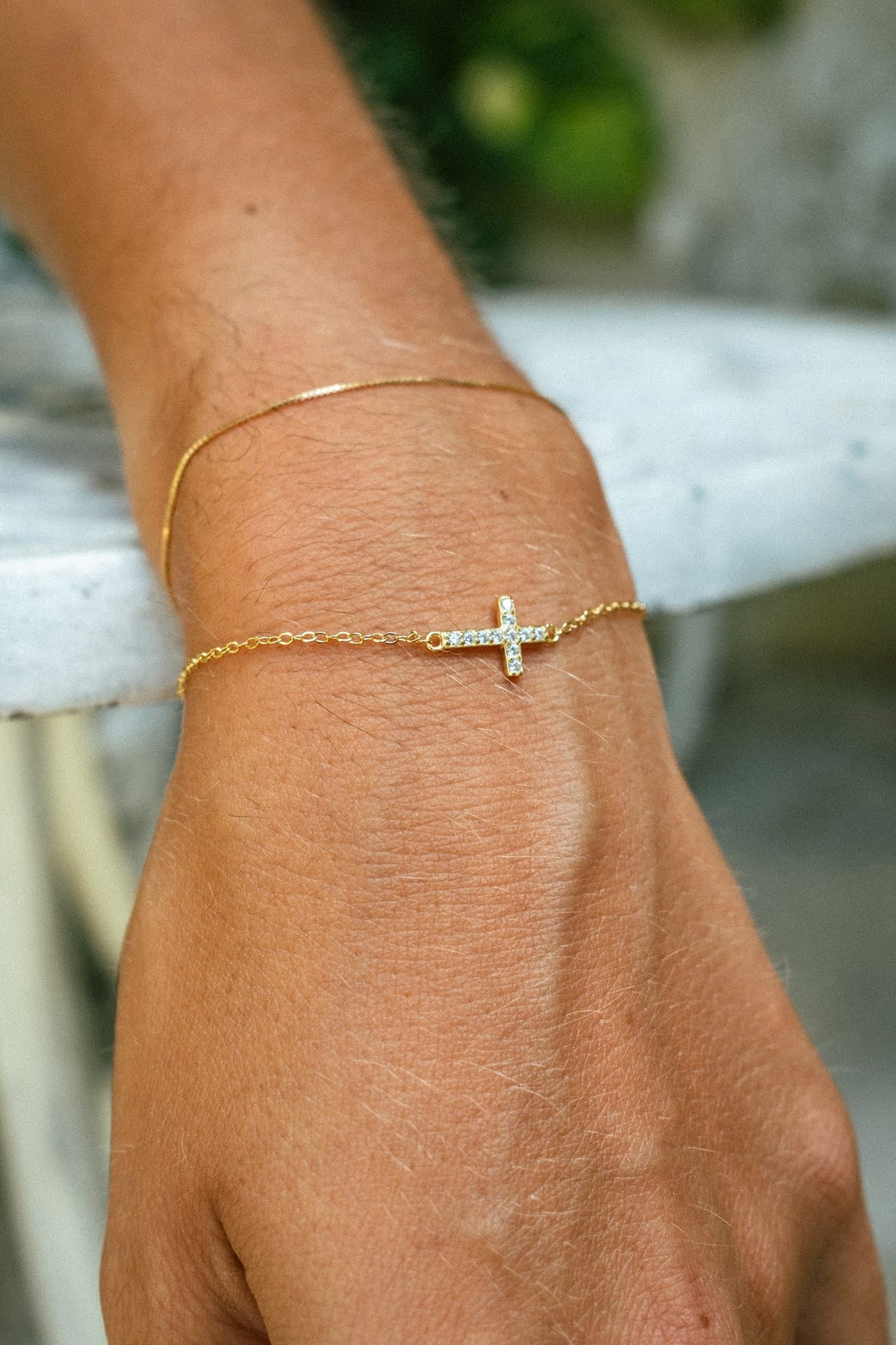 Verstellbares Kreuz-Armband