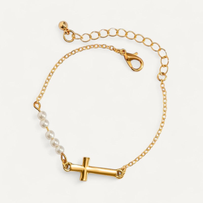 Goldenes Armband mit Kreuz und Perlen