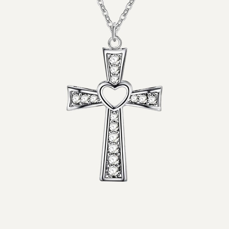 Collier Croix avec un Coeur