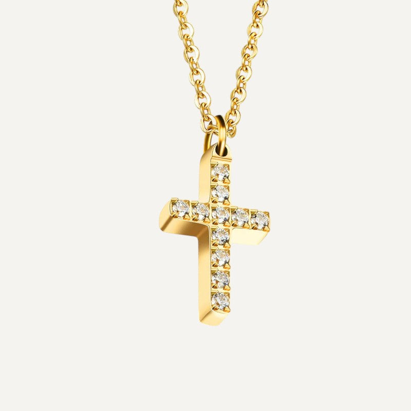 Halskette mit kleinem Kreuz