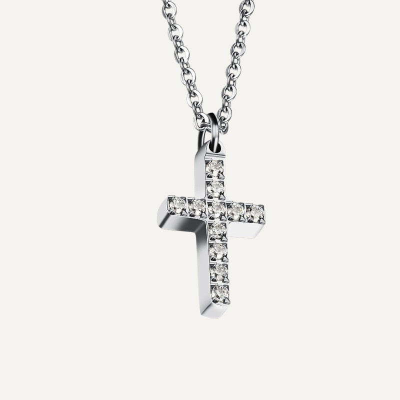 Halskette mit kleinem Kreuz