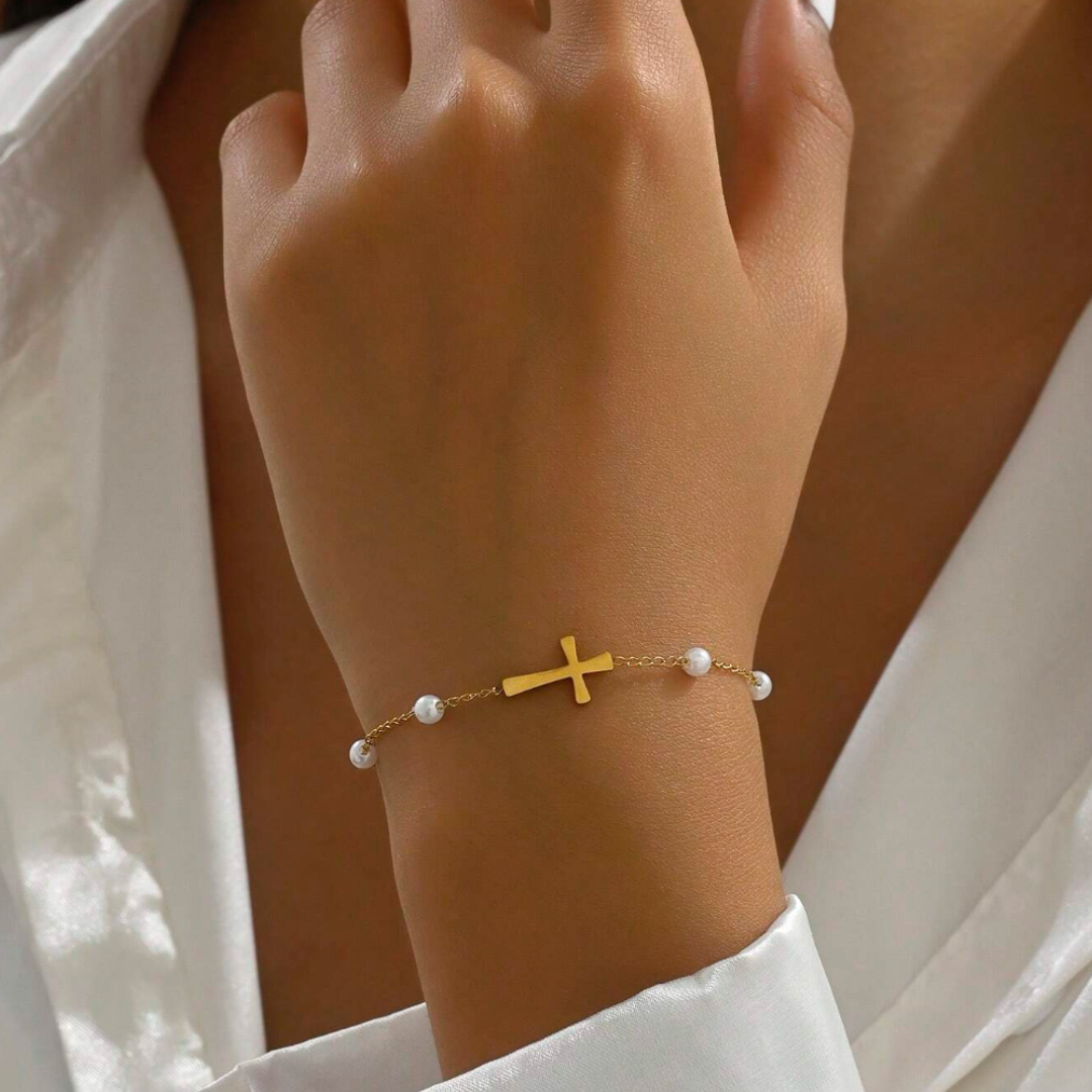 Goldenes Kreuzarmband mit Eleganten Perlen
