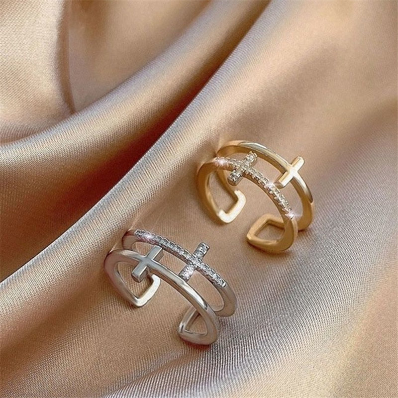 Funkelnder Doppelkreuz-Ring