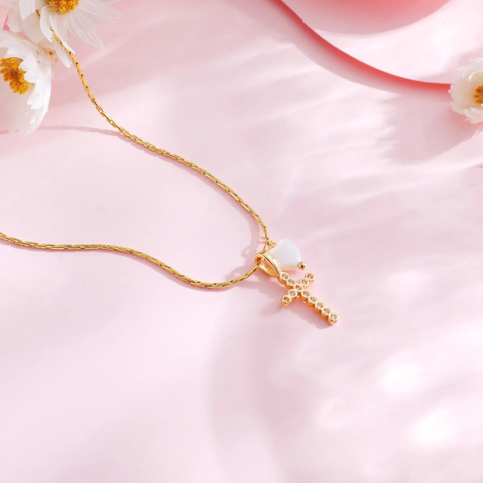 Kreuz Halskette mit Herz Anhänger