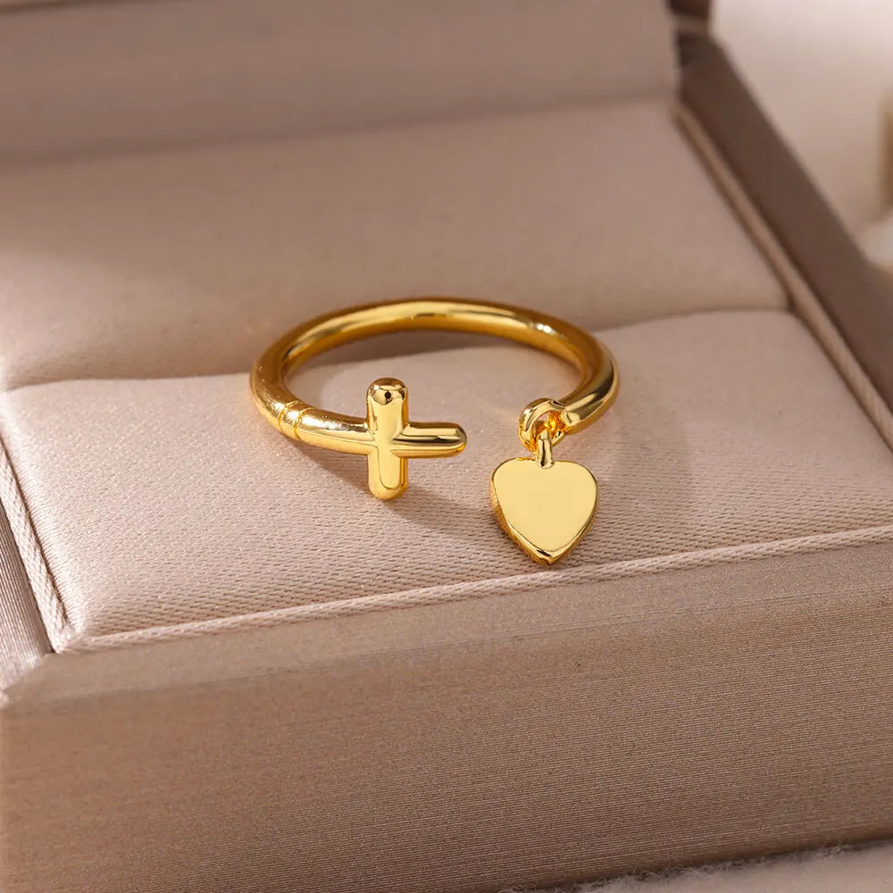 Ring mit Kreuz und Herz