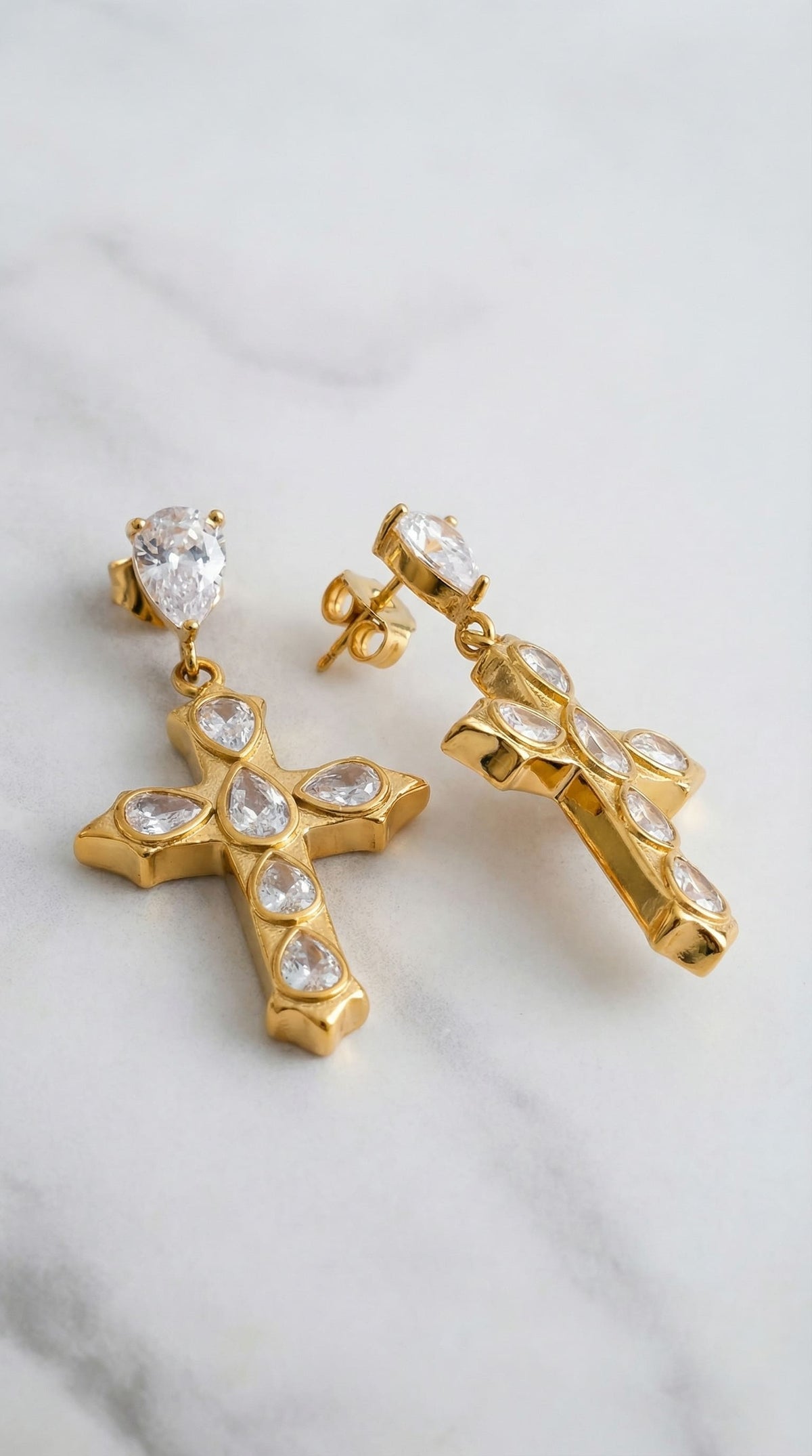 Hängende Kreuz Ohrringe mit Zirkonia