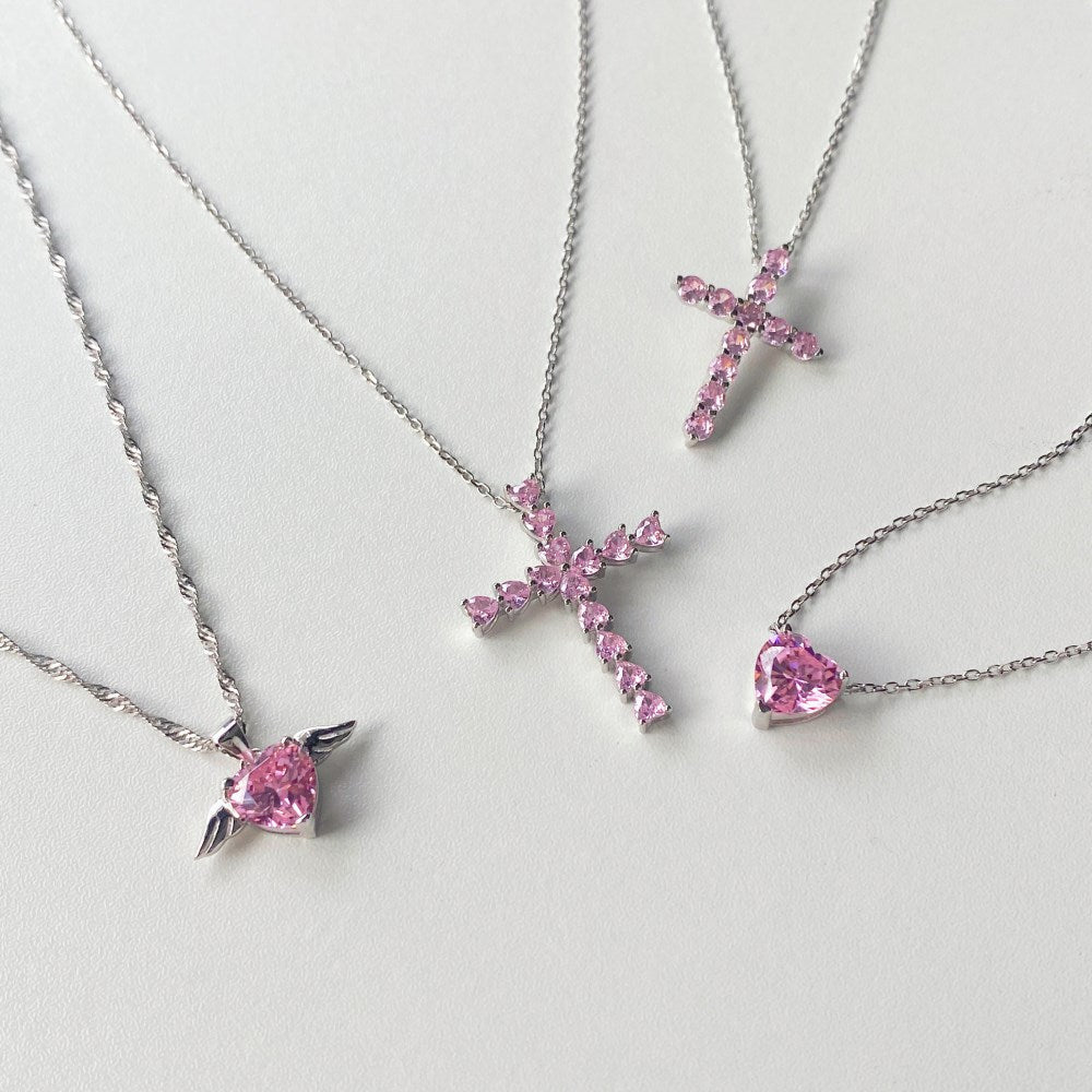 Kreuzhalskette mit strahlendem Roségold