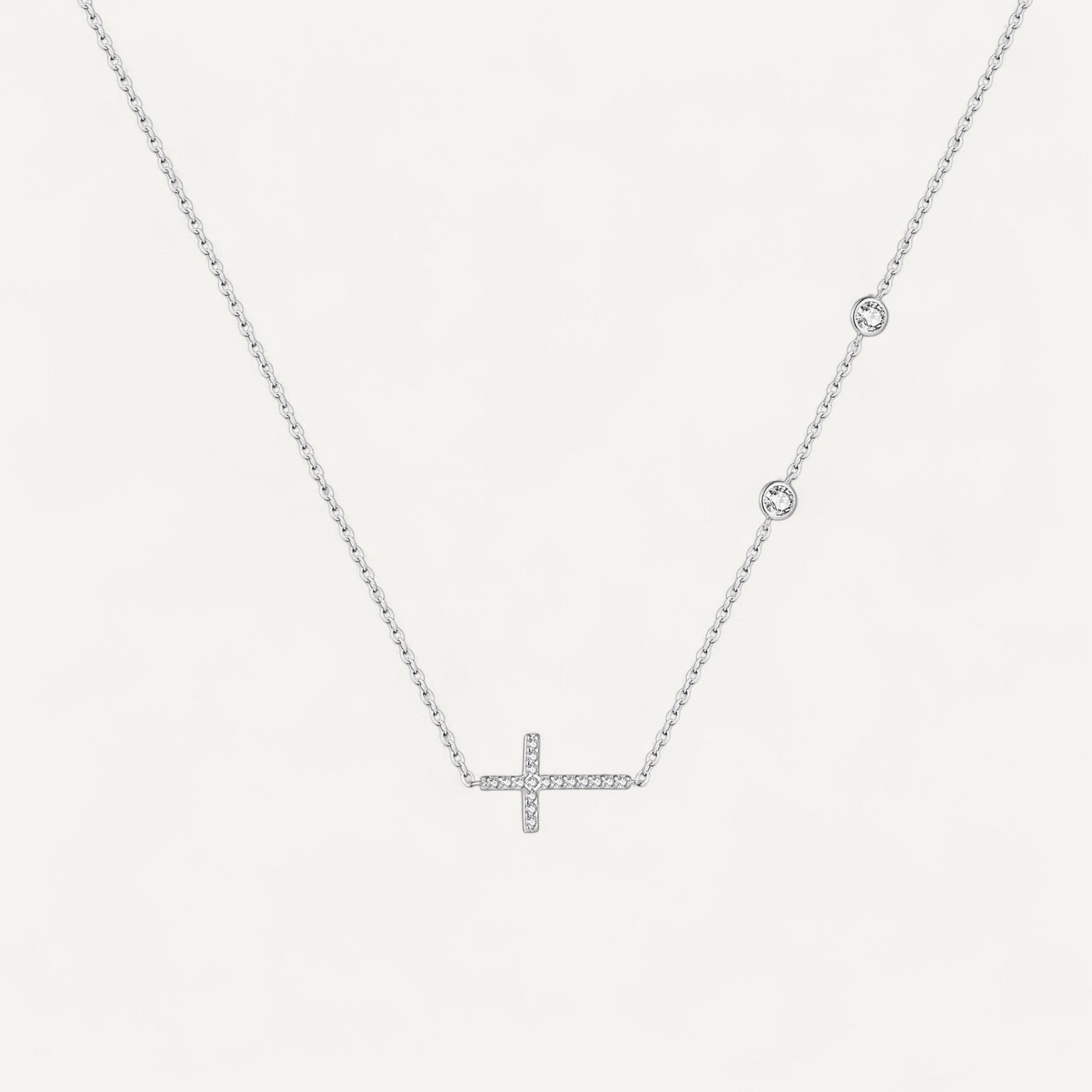 Kreuz-Halskette mit Pavé-Steinen & Zierkette